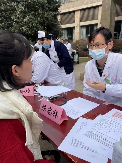 【我為群眾辦實(shí)事】“健康呼吸 無(wú)與倫比”——世界慢阻肺日健康義診及中醫(yī)藥宣講活動(dòng)(圖2)