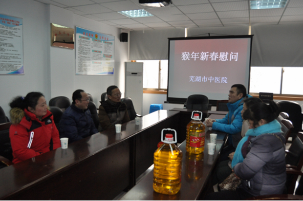 春節(jié)前夕，我院深入社區(qū)慰問結(jié)對幫扶困難戶(圖3)