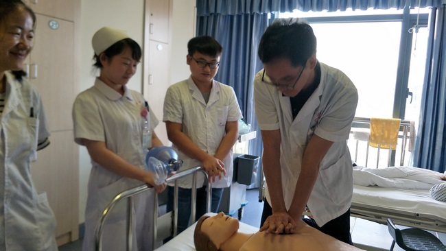 責(zé)任在心，警鐘長(zhǎng)鳴————我院組織院內(nèi)應(yīng)急急救演練(圖3)
