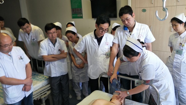 責(zé)任在心，警鐘長(zhǎng)鳴————我院組織院內(nèi)應(yīng)急急救演練(圖4)
