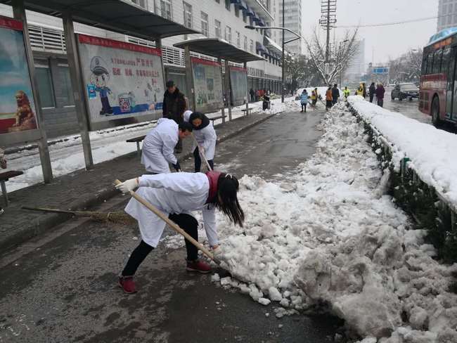 惡劣天氣里  黨員志愿者在行動(圖8)