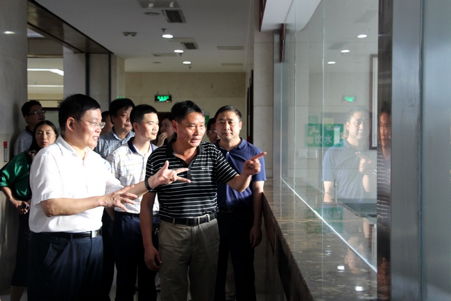 省衛(wèi)計委副主任金維加一行來我院開展《安徽省中醫(yī)藥條例》立法調(diào)研活動(圖4)