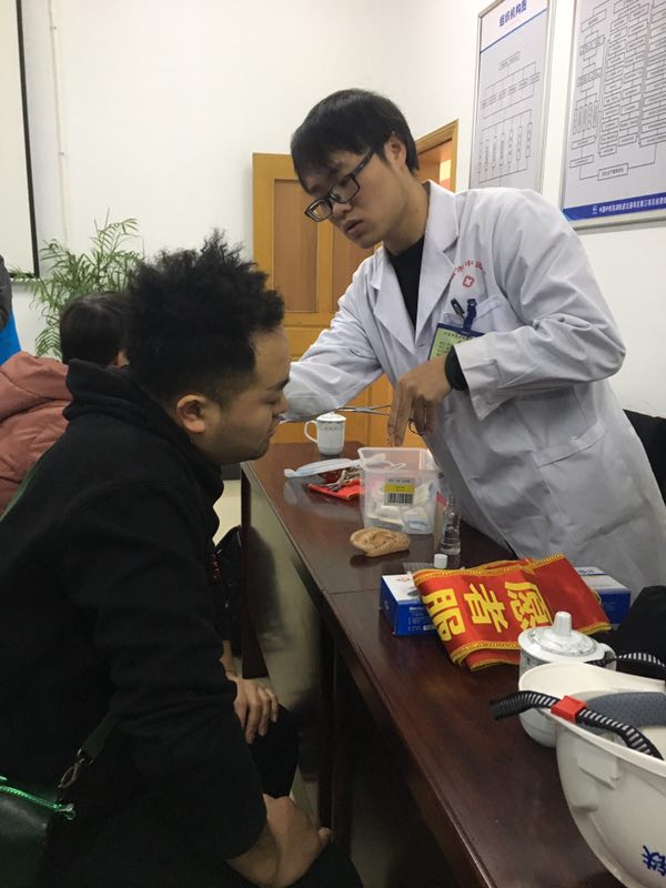 送健康 送溫暖 我院志愿者關(guān)愛軌道交通一線建設(shè)者在行動(dòng)(圖5)