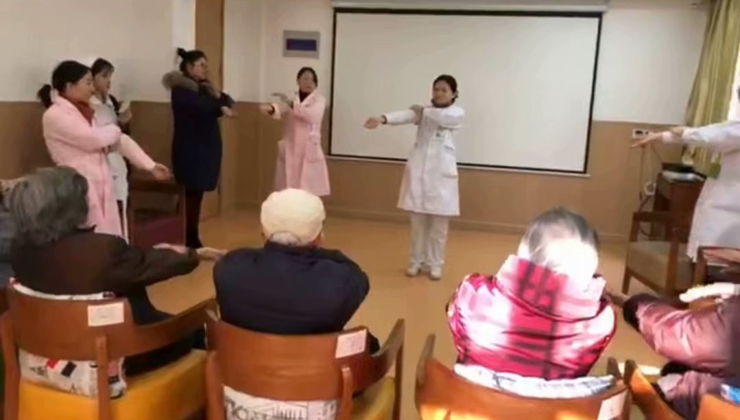 護(hù)理延伸服務(wù)之中醫(yī)特色循經(jīng)拍打操走進(jìn)福延頤樂(lè)堂養(yǎng)老公寓(圖1)