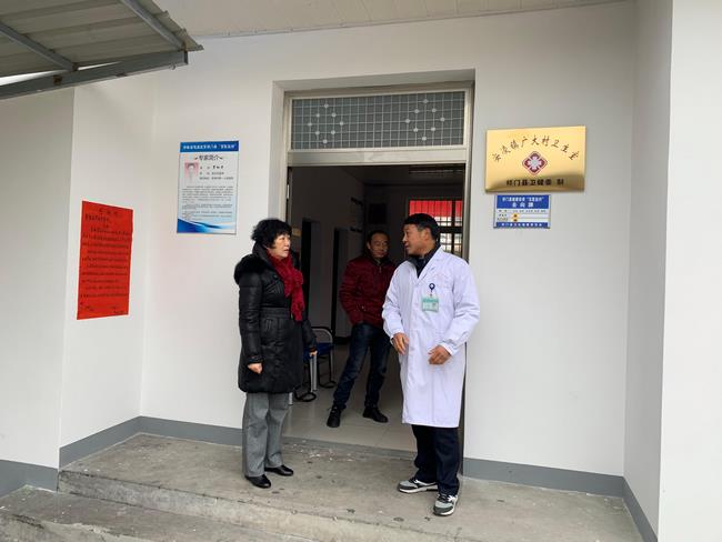 情系駐村醫(yī)生 助力脫貧攻堅(jiān)——市衛(wèi)健委、市中醫(yī)院領(lǐng)導(dǎo)帶隊(duì)慰問我市“百醫(yī)駐村”醫(yī)生(圖11)