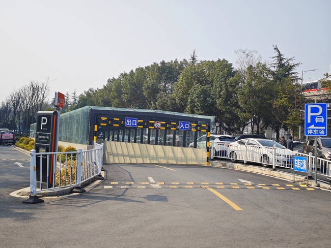2號(hào)樓車(chē)庫(kù)入口 (復(fù)制).jpg